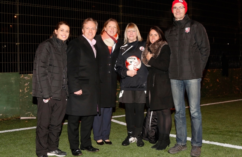 Henry Smith MP welcomes Sports Minister to Crawley Old Girls session