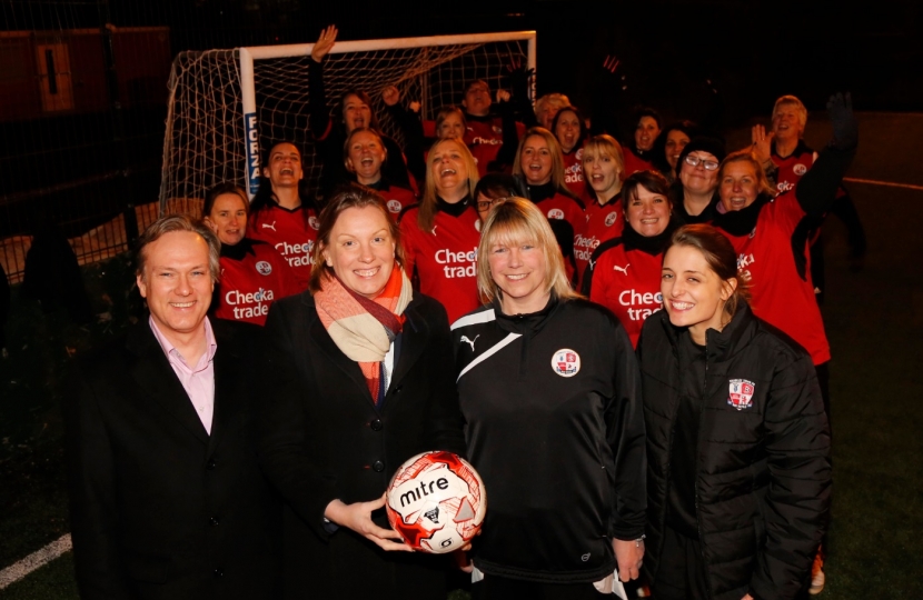 Henry Smith MP welcomes Sports Minister to Crawley Old Girls session