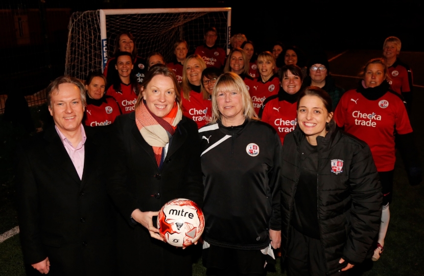 Henry Smith MP welcomes Sports Minister to Crawley Old Girls session