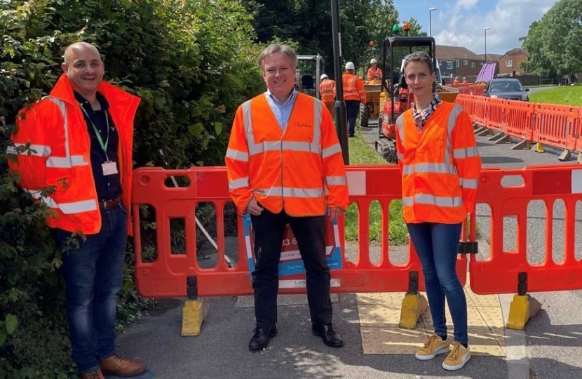 Henry Smith MP visits CityFibre full fibre works in Crawley