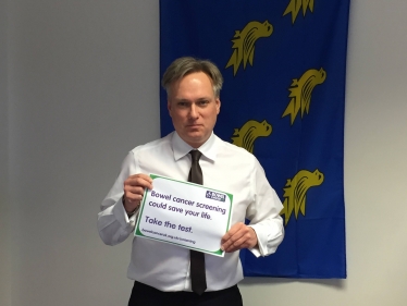 Crawley MP backs increased screening during Bowel Cancer Awareness Month