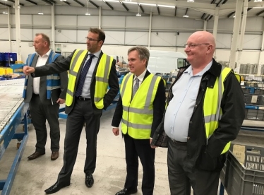 Henry Smith visits Crawley parcel depot