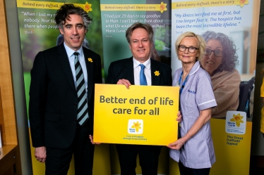 Henry Smith MP and Stephen Mangan help launch Marie Curie Great Daffodil Appeal