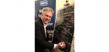 Henry Smith MP supports RSPCA campaign to improve animal welfare among young people in Crawley