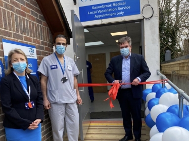 Henry Smith MP opens new Crawley vaccination unit