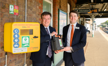 Henry Smith MP welcomes extension of life-saving defibrillator programme at Three Bridges Station